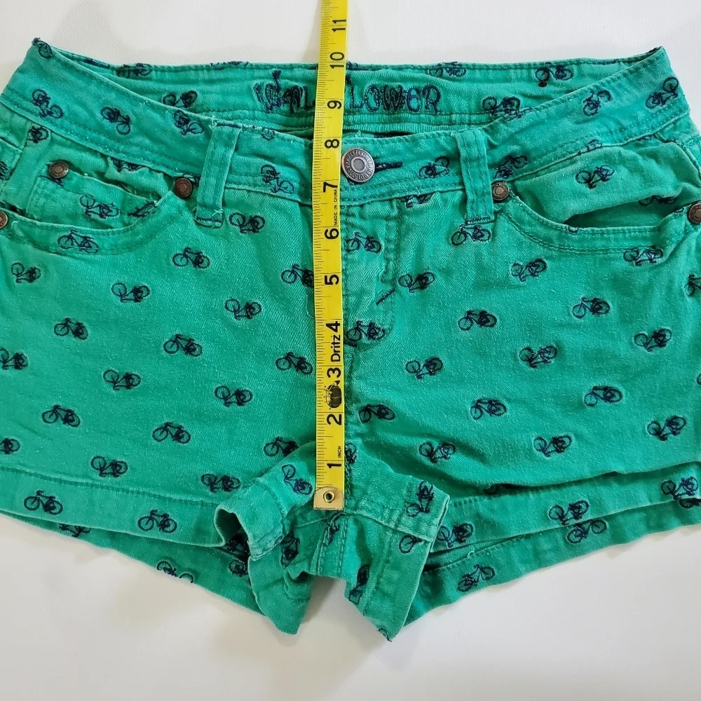 2332 * Wallflower Embroidered Bicycle Print Shorts Green Navy Blue Size 7